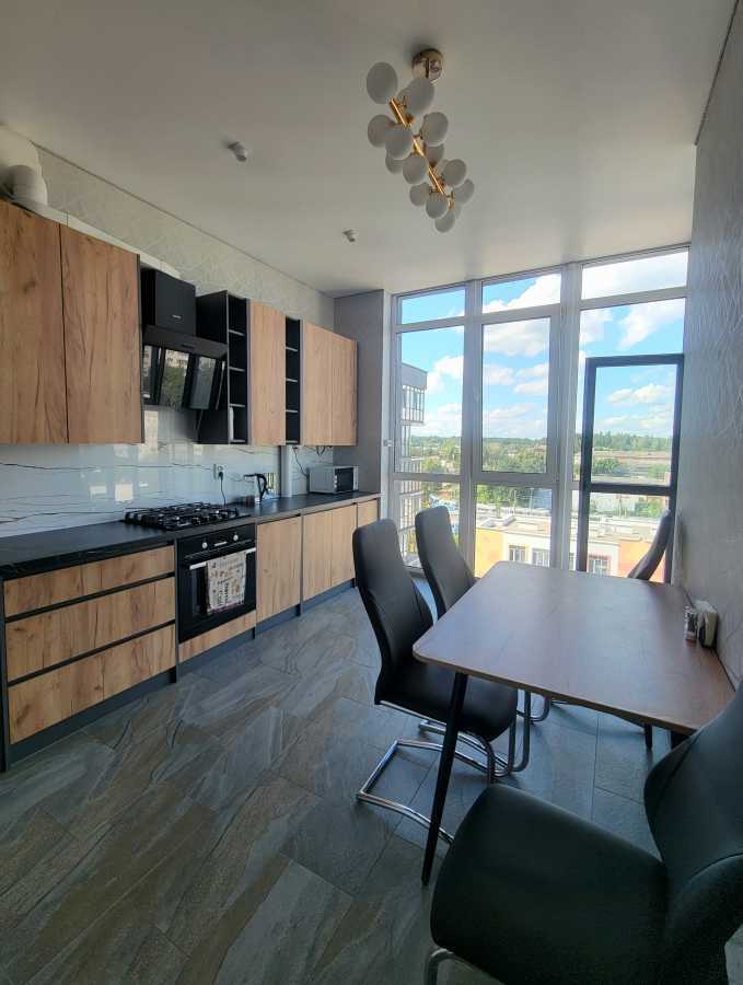 2-кімнатна квартира подобово 67 м², Трамвайна вул., 7