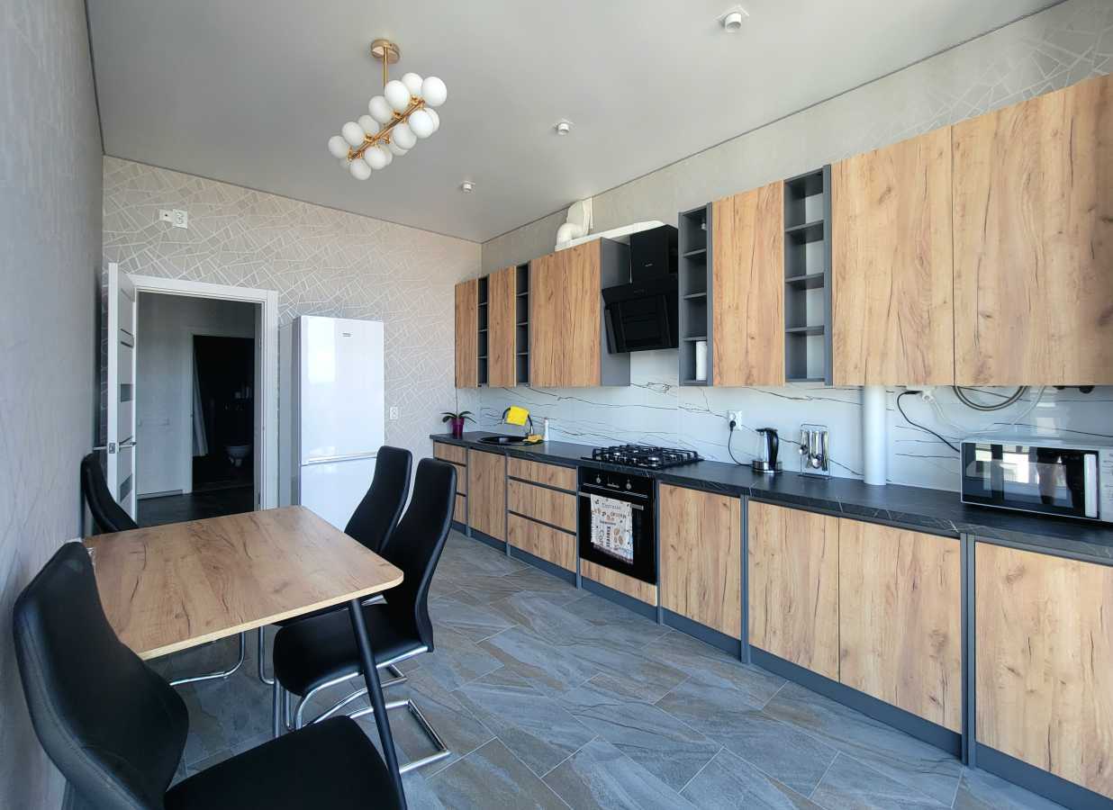 2-кімнатна квартира подобово 67 м², Трамвайна вул., 7