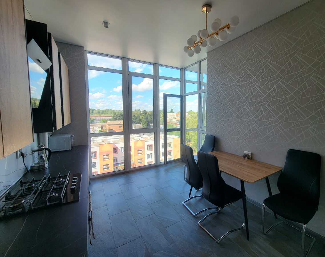 2-кімнатна квартира подобово 67 м², Трамвайна вул., 7