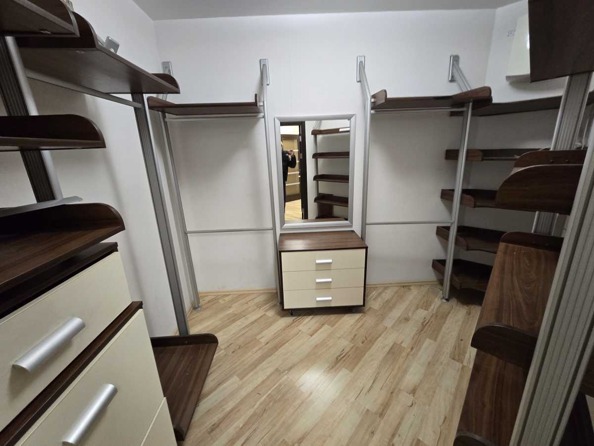 Продаж 4-кімнатної квартири 160.2 м², Раїси Окіпної вул., 4