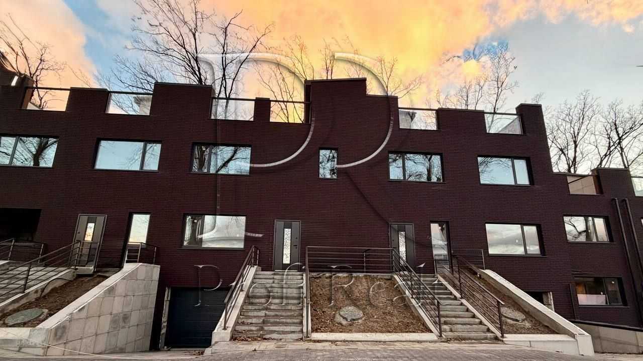 Продаж будинку 140 м², Києво-Мироцька вул.