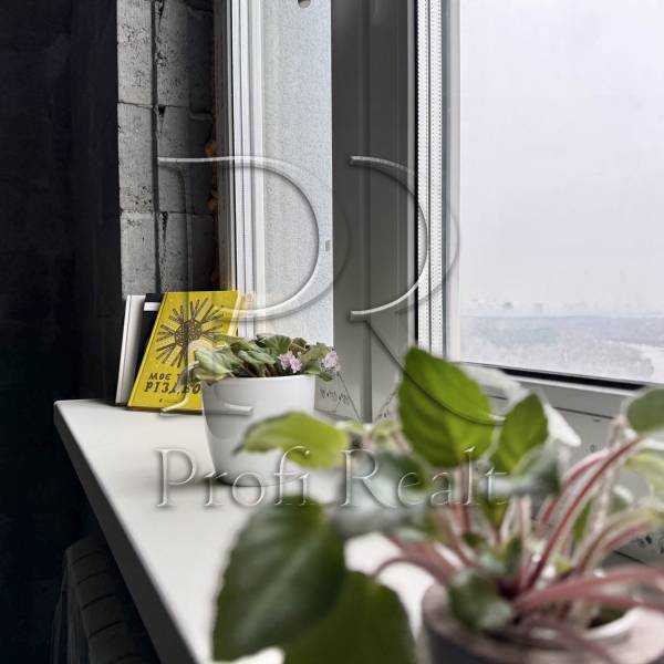 Продаж 3-кімнатної квартири 99 м², Микільсько-Слобідська вул., 15