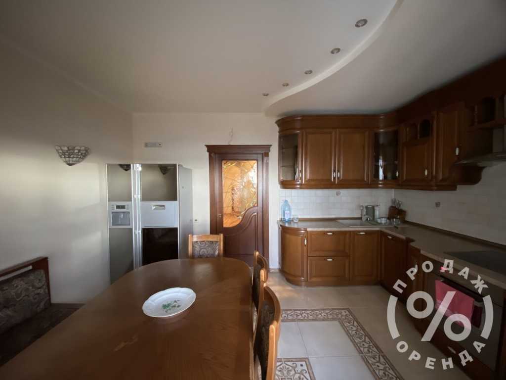 Продаж 3-кімнатної квартири 141 м², Берестейський, 107