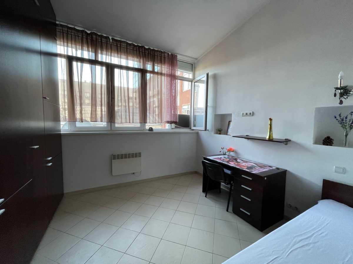 Продажа 2-комнатной квартиры 52 м², Жилянская ул., 118