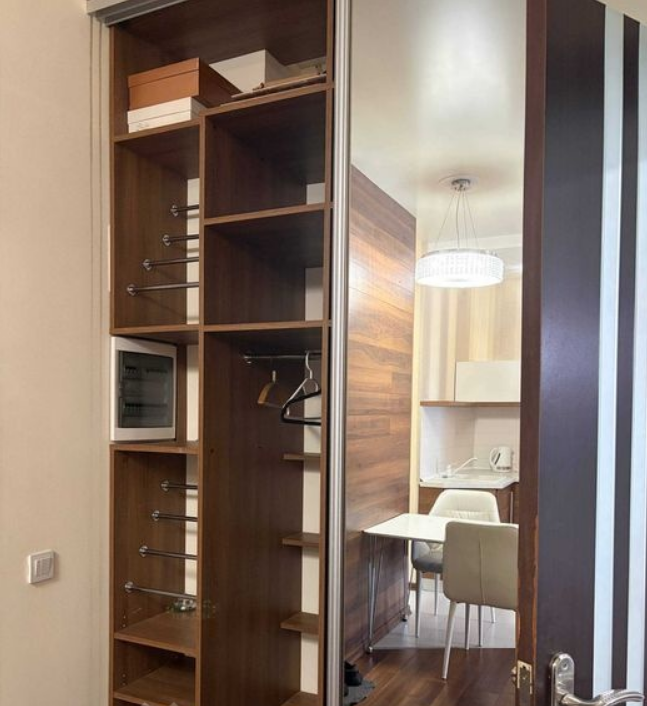 Продаж 1-кімнатної квартири 43 м², Середньофонтанська вул.