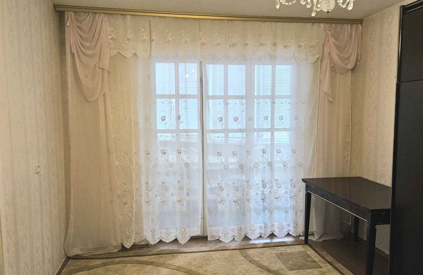 Оренда 3-кімнатної квартири 74 м², Підлісна вул., 6