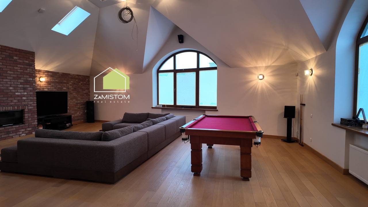 Продаж будинку 210 м²