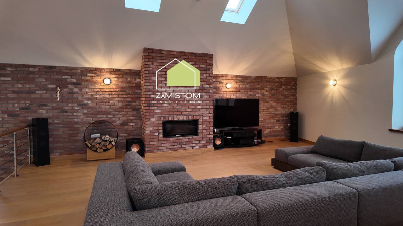 Продаж будинку 210 м²