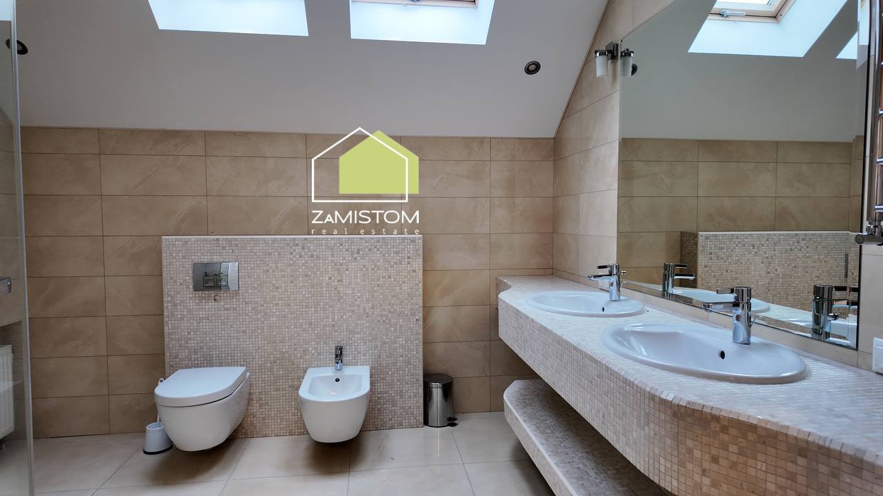 Продаж будинку 210 м²