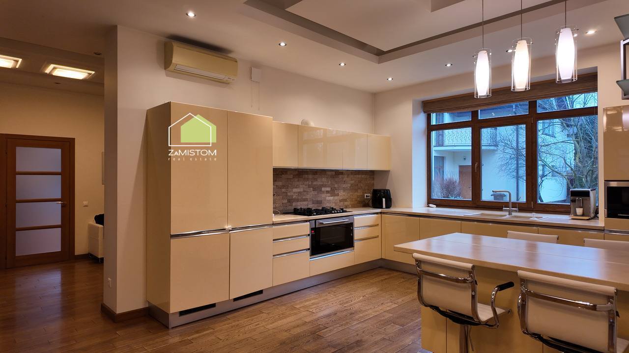 Продаж будинку 210 м²