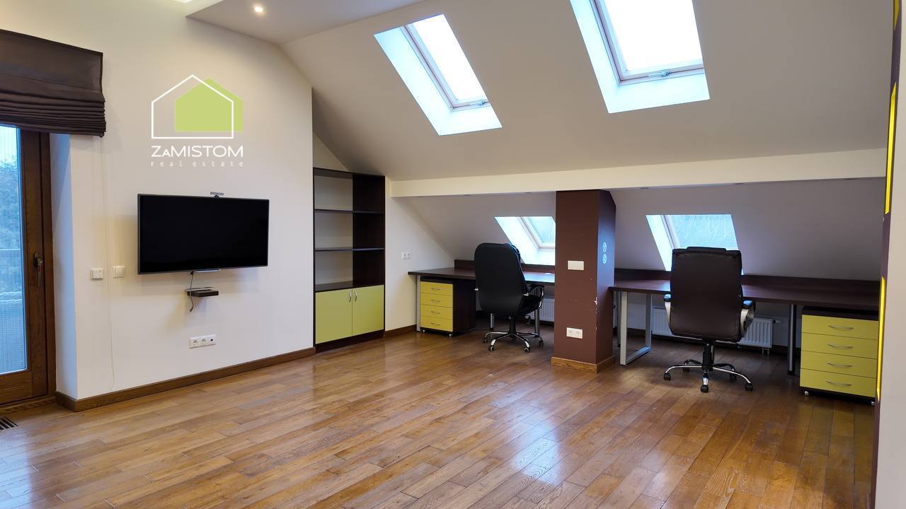 Продаж будинку 210 м²