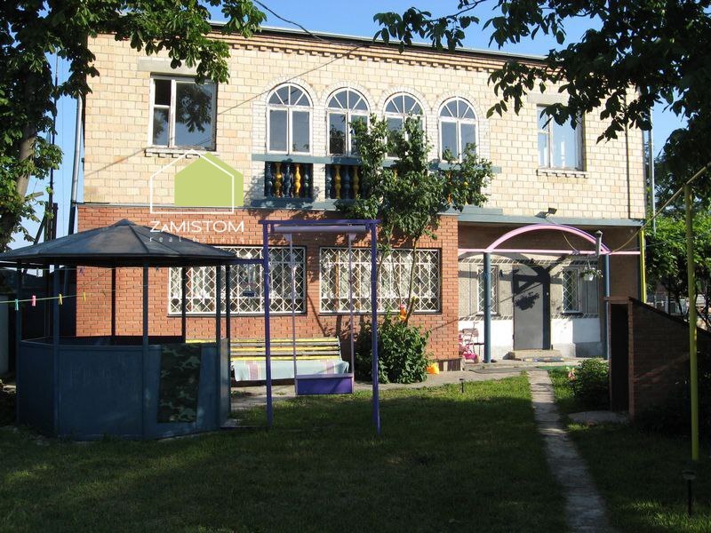 Продаж будинку 270 м²