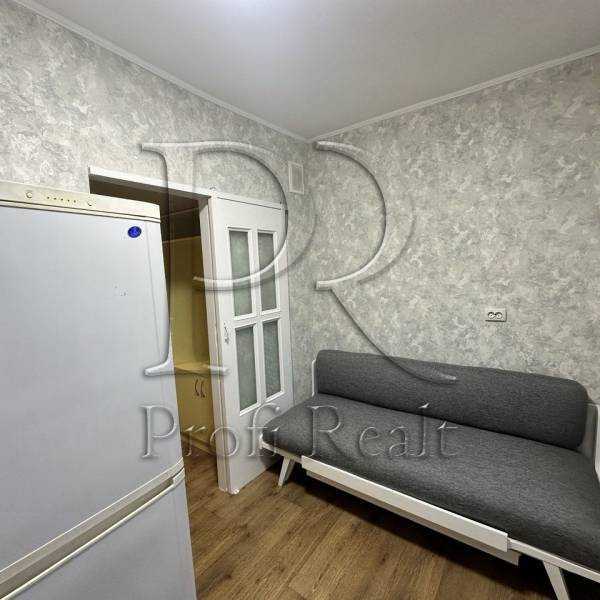 Продаж 1-кімнатної квартири 31 м², Булгакова вул., 8