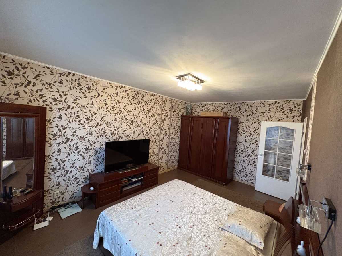 Аренда 2-комнатной квартиры 76 м², Ревуцкого ул., 13