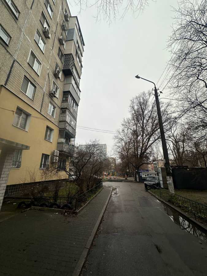 Продажа 3-комнатной квартиры 57 м², Солнечная ул., 42