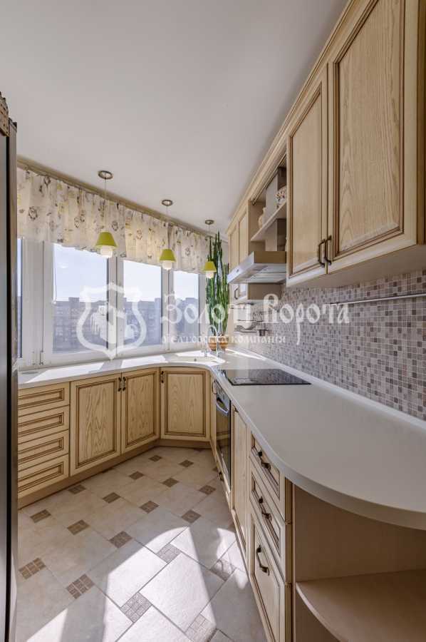 Продаж 3-кімнатної квартири 136.6 м², Саперно-Слобідська вул., 22