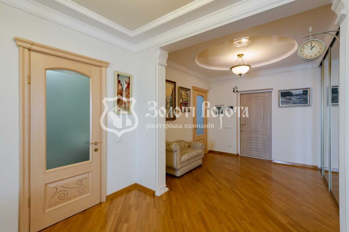 Продаж 3-кімнатної квартири 136.6 м², Саперно-Слобідська вул., 22