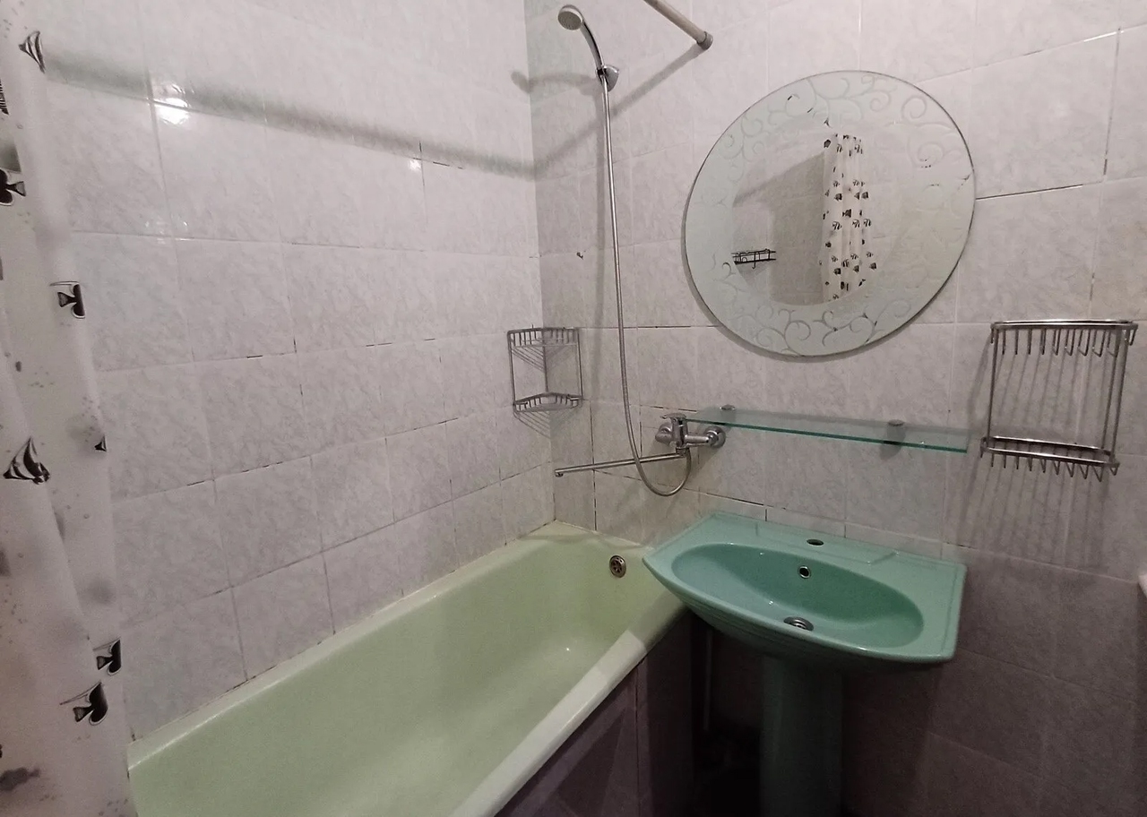 Продажа 3-комнатной квартиры 70 м², Василия Тютюнника ул., 11