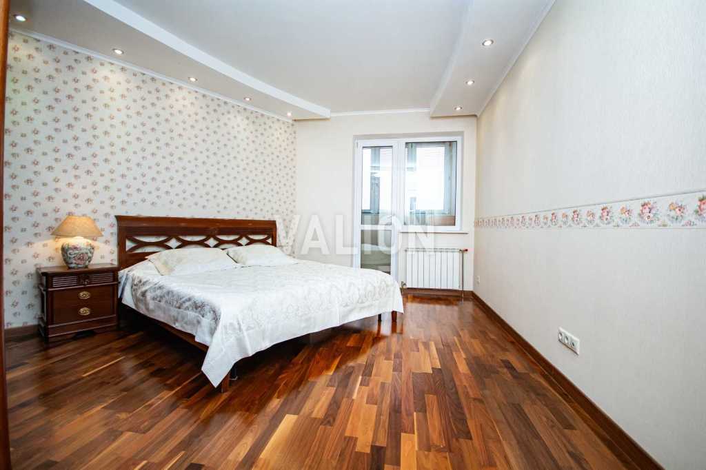 Продаж 2-кімнатної квартири 81.8 м², Срібнокільська вул., 1