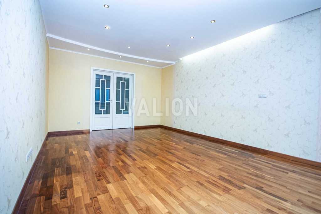 Продаж 2-кімнатної квартири 81.8 м², Срібнокільська вул., 1