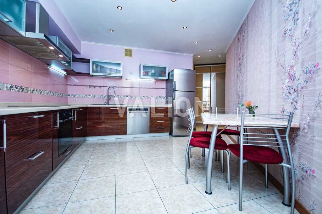 Продаж 2-кімнатної квартири 81.8 м², Срібнокільська вул., 1