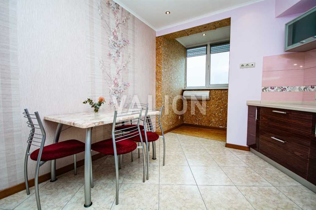 Продаж 2-кімнатної квартири 81.8 м², Срібнокільська вул., 1