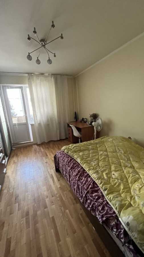 Продаж 3-кімнатної квартири 71.5 м², Срібнокільська вул., 22А