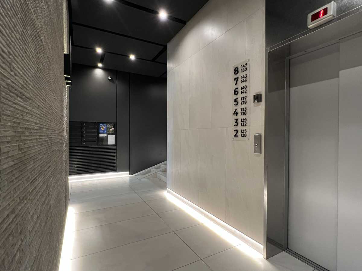 Продаж 2-кімнатної квартири 78 м², Салютна вул., 2