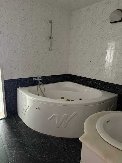 Продажа 3-комнатной квартиры 110 м², Добровольского просп., 137