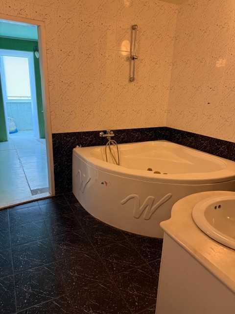 Продажа 3-комнатной квартиры 110 м², Добровольского просп., 137