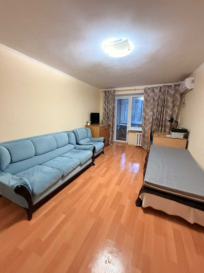 Продаж 3-кімнатної квартири 57 м², Ильичевская вул., Парковая, 12