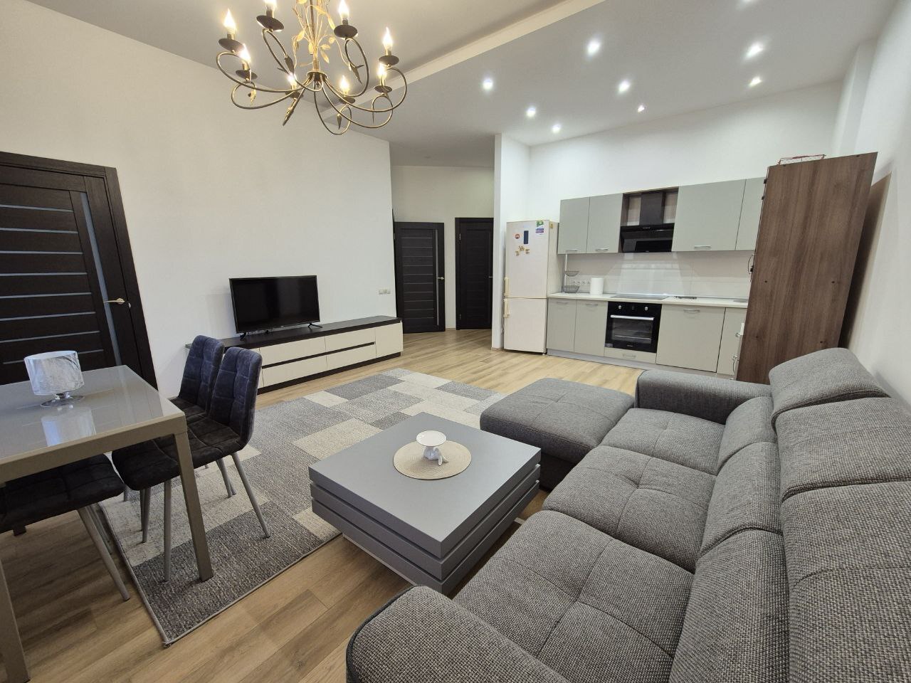 Аренда 3-комнатной квартиры 83 м², Дмитрия Яворницкого просп., 5