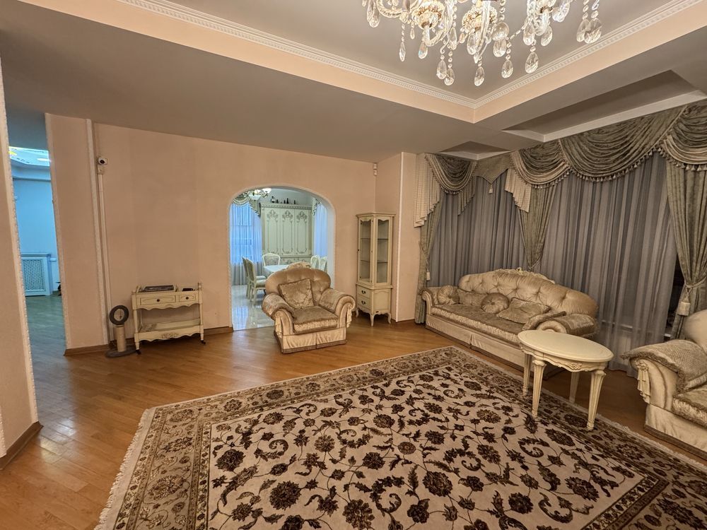 Оренда будинку 1200 м², Деміївська вул.