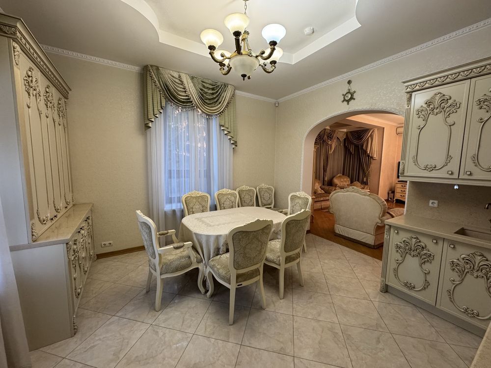 Оренда будинку 1200 м², Деміївська вул.