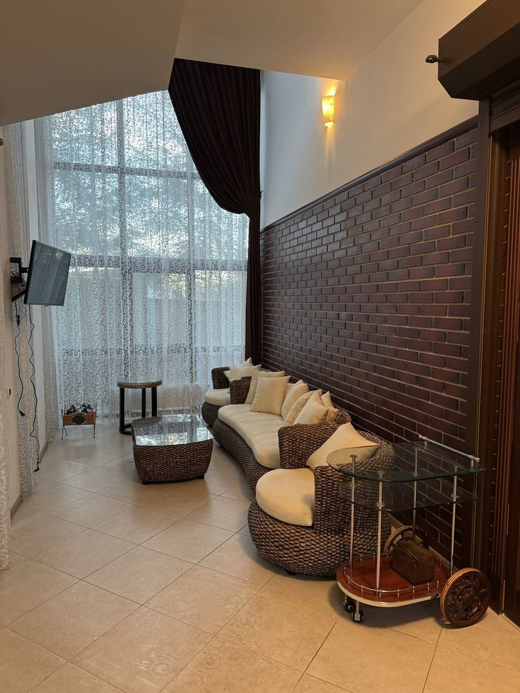 Оренда будинку 1200 м², Деміївська вул.