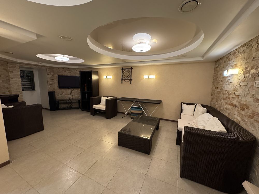 Оренда будинку 1200 м², Деміївська вул.