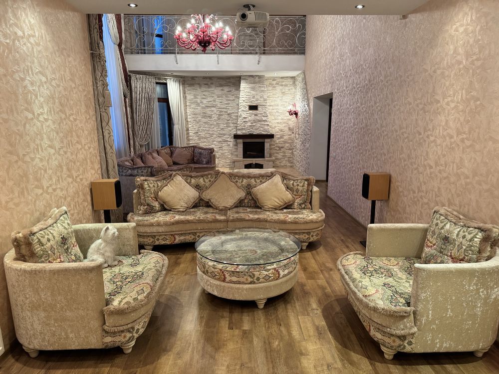 Оренда будинку 1200 м², Деміївська вул.