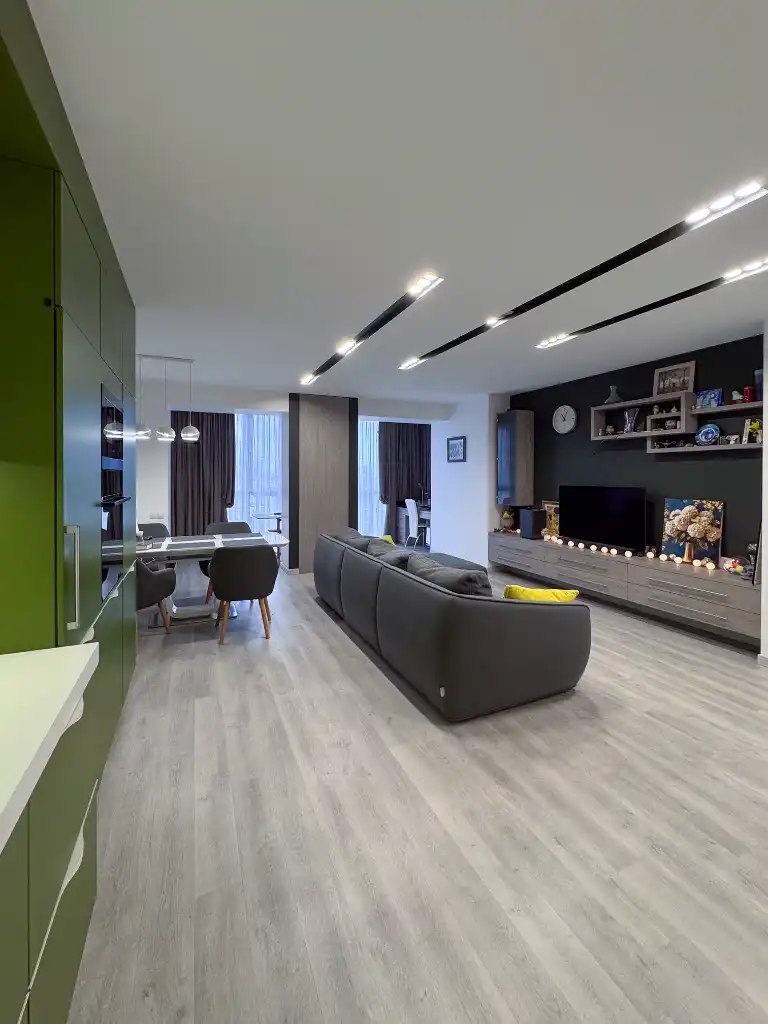 Продажа 2-комнатной квартиры 130 м², Титова ул.