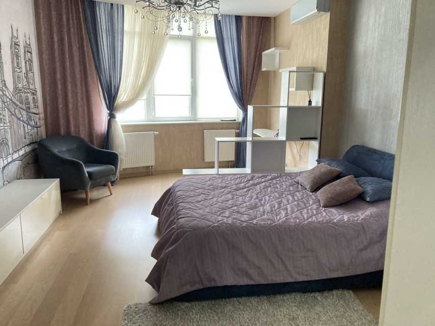 Оренда 4-кімнатної квартири 155 м², Генерала Шаповала вул., 2А