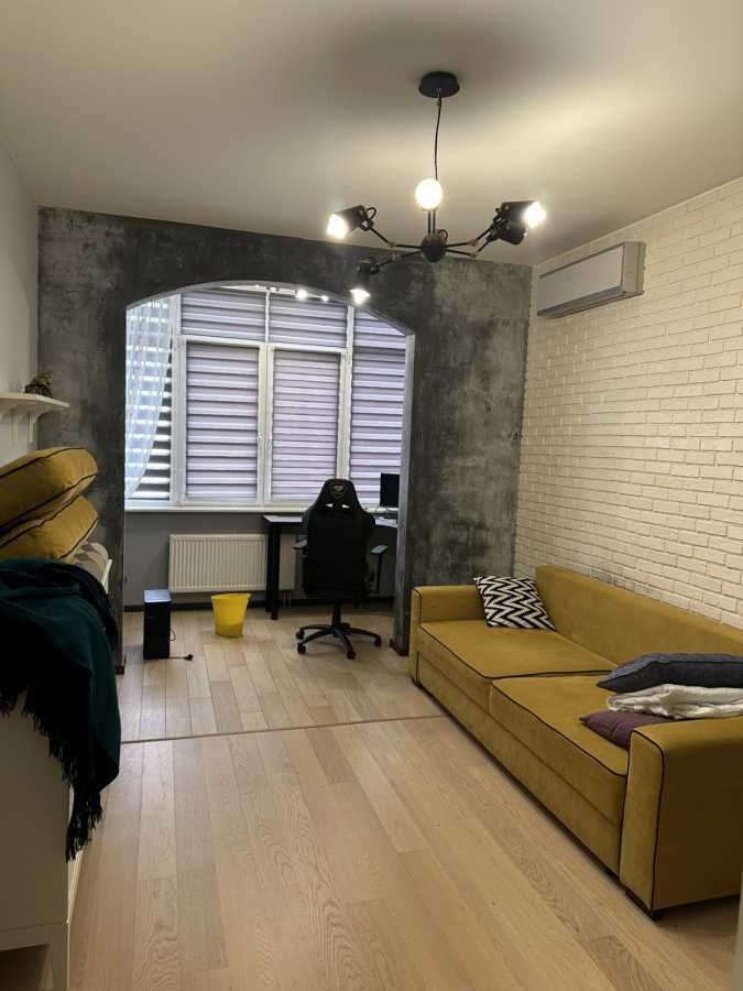 Оренда 4-кімнатної квартири 155 м², Генерала Шаповала вул., 2А