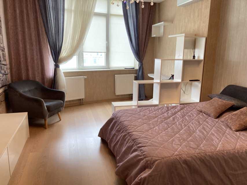 Оренда 4-кімнатної квартири 155 м², Генерала Шаповала вул., 2А
