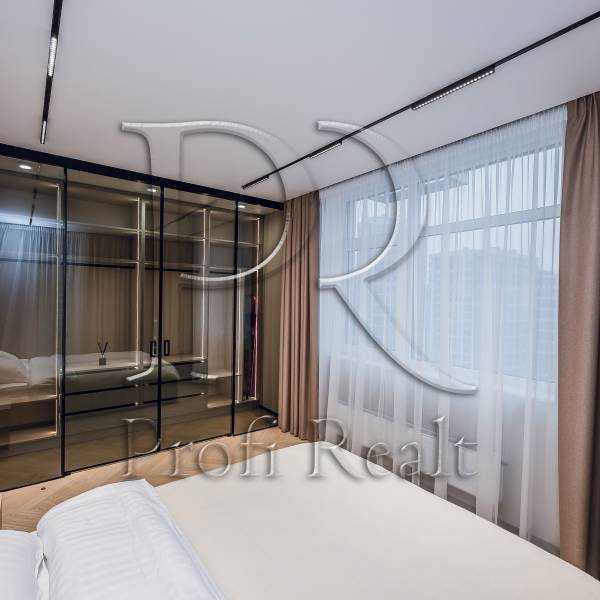 Продажа 2-комнатной квартиры 70 м², Александра Олеся ул., 5