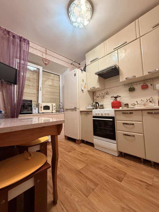 Продаж 2-кімнатної квартири 40 м², Ильичевская вул., Парковая, 34-б