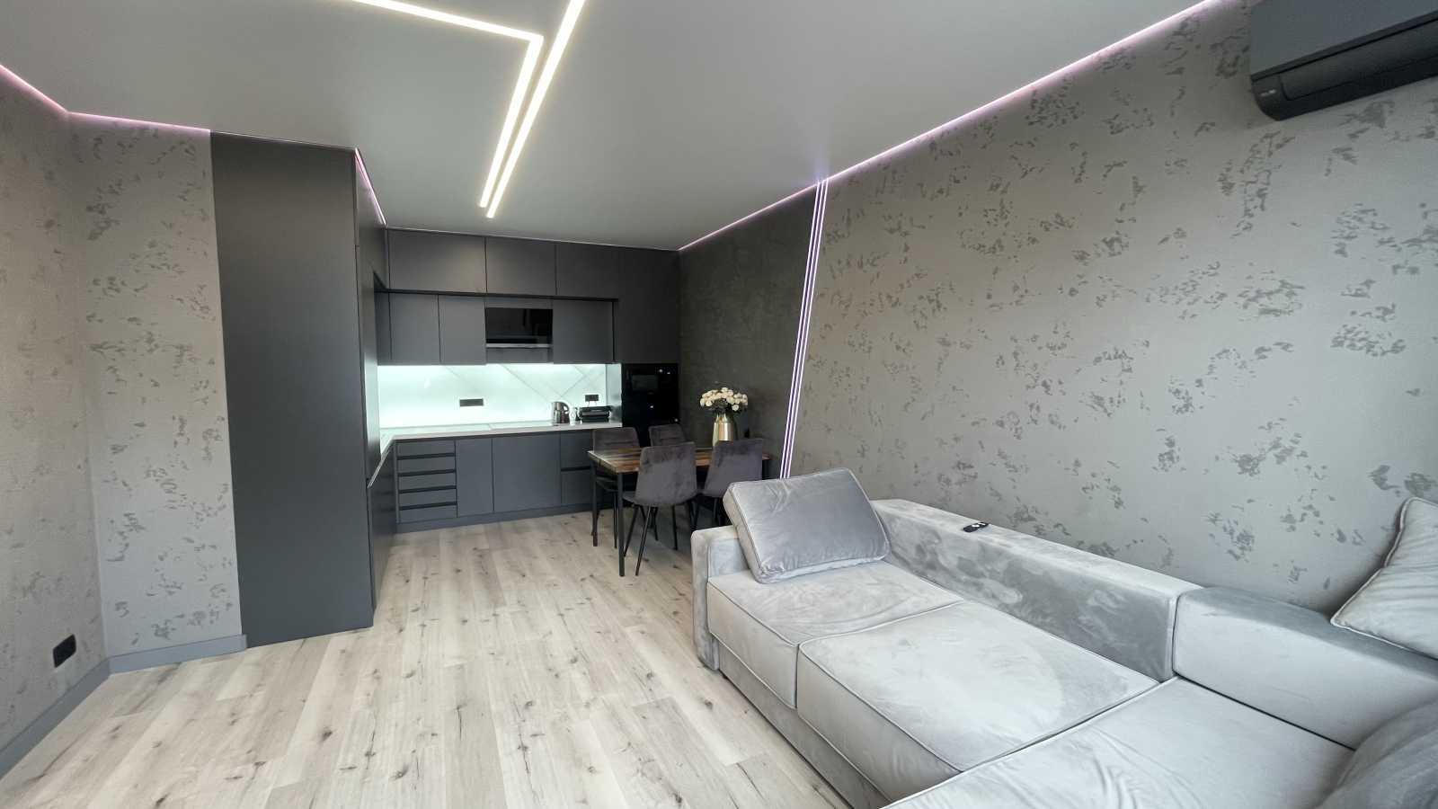 Продаж 2-кімнатної квартири 76 м², Ясна вул., 45