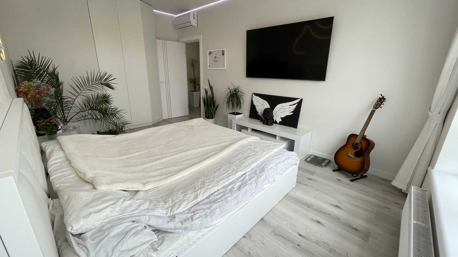 Продаж 2-кімнатної квартири 76 м², Ясна вул., 45