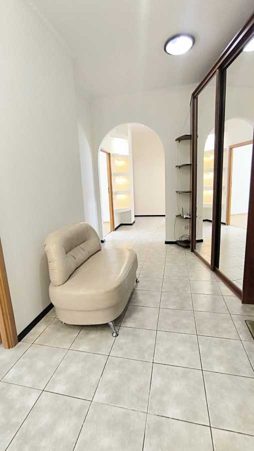 Продажа 4-комнатной квартиры 111 м², Академика Сахарова ул., 58