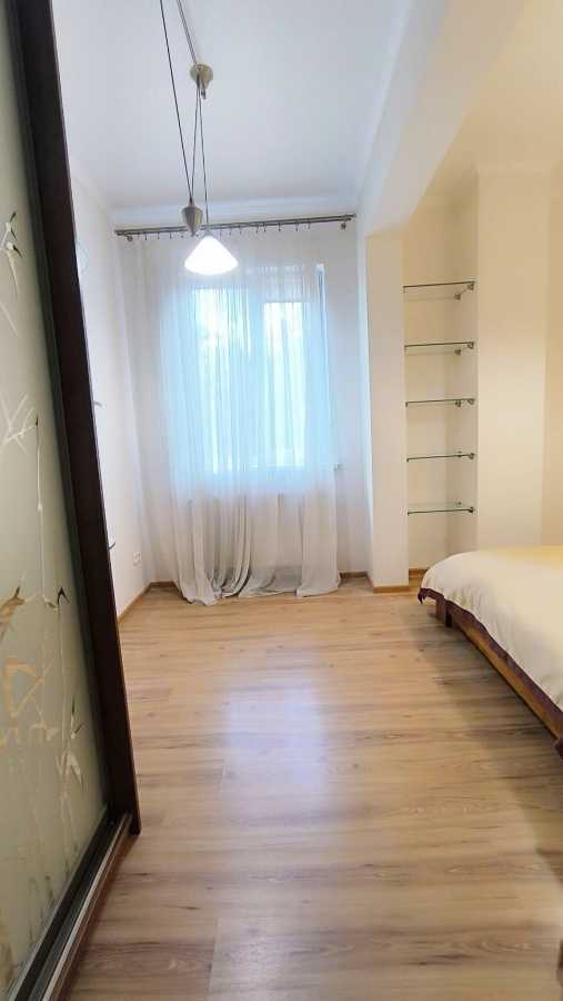 Продажа 4-комнатной квартиры 111 м², Академика Сахарова ул., 58