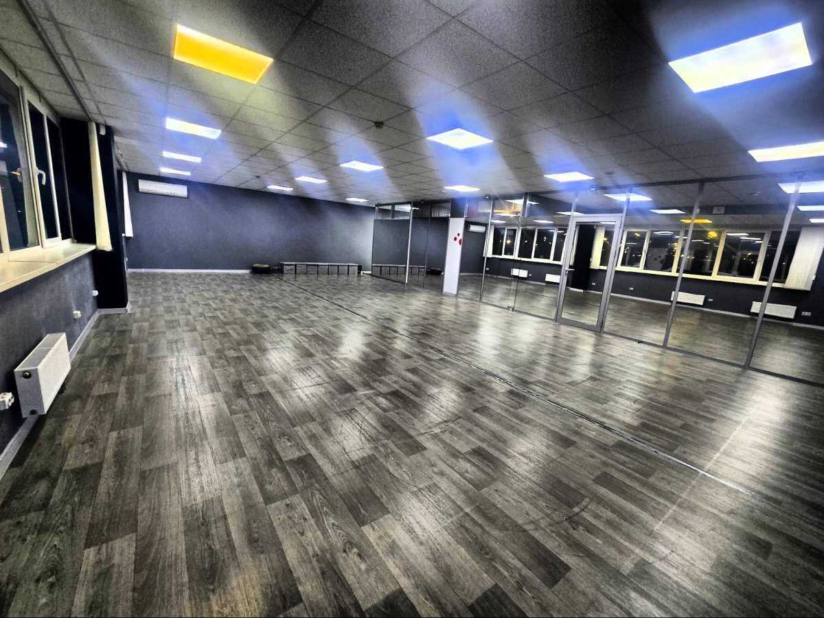 Оренда офісу 121.2 м², Олександра Мішуги вул., 10