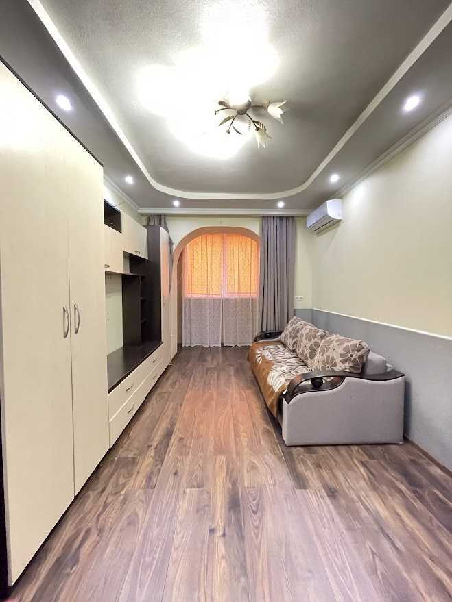 Продаж 1-кімнатної квартири 37.2 м², Зоряна вул.