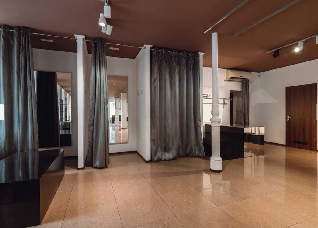 Аренда помещения свободного назначения 238 м², Приморская ул.